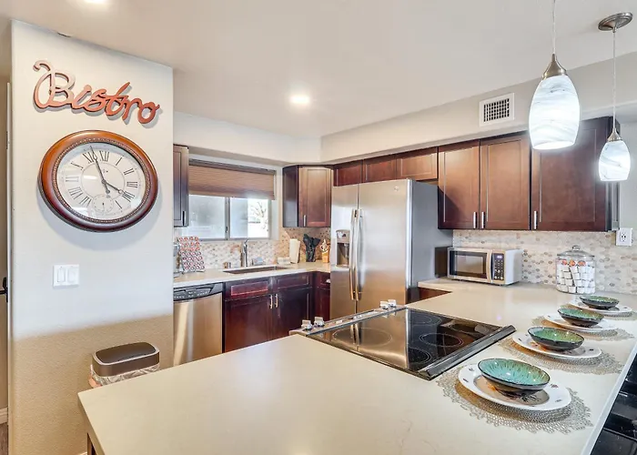Walkable Waterfront Oasis W/ London Bridge Views!